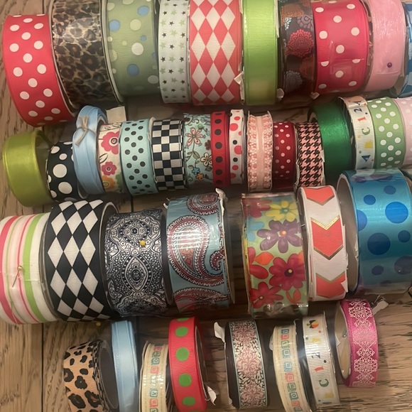 41 spools of various colors, patterns, sizes and lengths of premium Ribbon - Picture 2 of 9